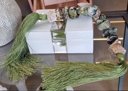 Jade Nefrita  - Rosa do Deserto, peça exclusiva em pedras naturais, Valéria Miranda